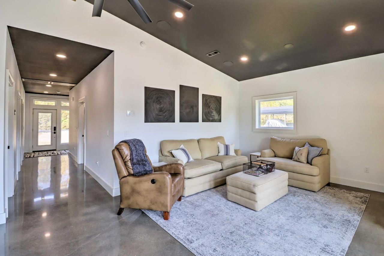 Modern Norfork House With Patio On White River! Kültér fotó